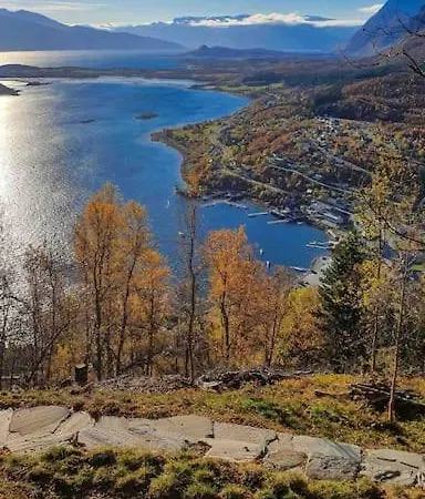 펜션 Notvollen Lyngen, Kjosveien 383,