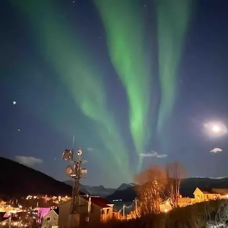 Notvollen Lyngen, Kjosveien 383, 펜션 *